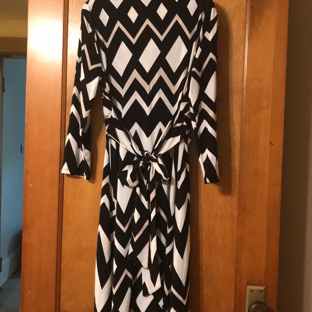 Dress - Picture 3 of 3